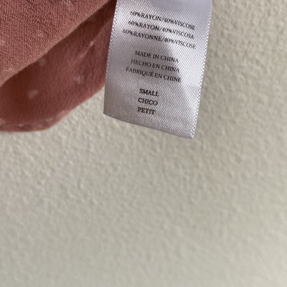 Rails Bretton Rosewood Mini Hearts Pink Button Ruffle Blouse Size Small - Picture 6 of 6